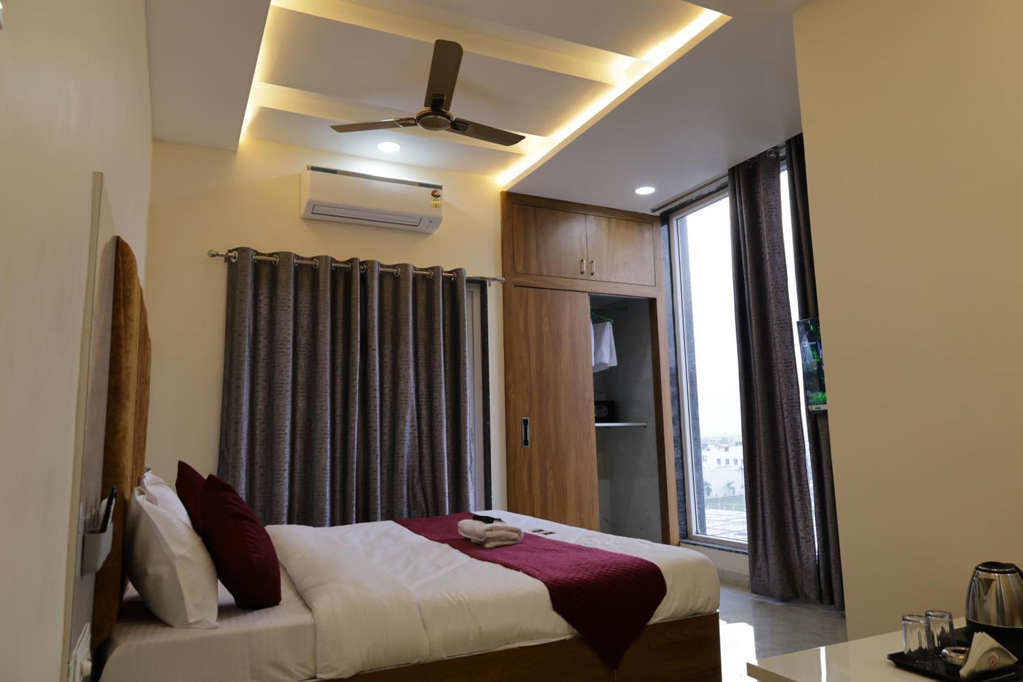Hotel The Prime Land Hoshangabad Kültér fotó