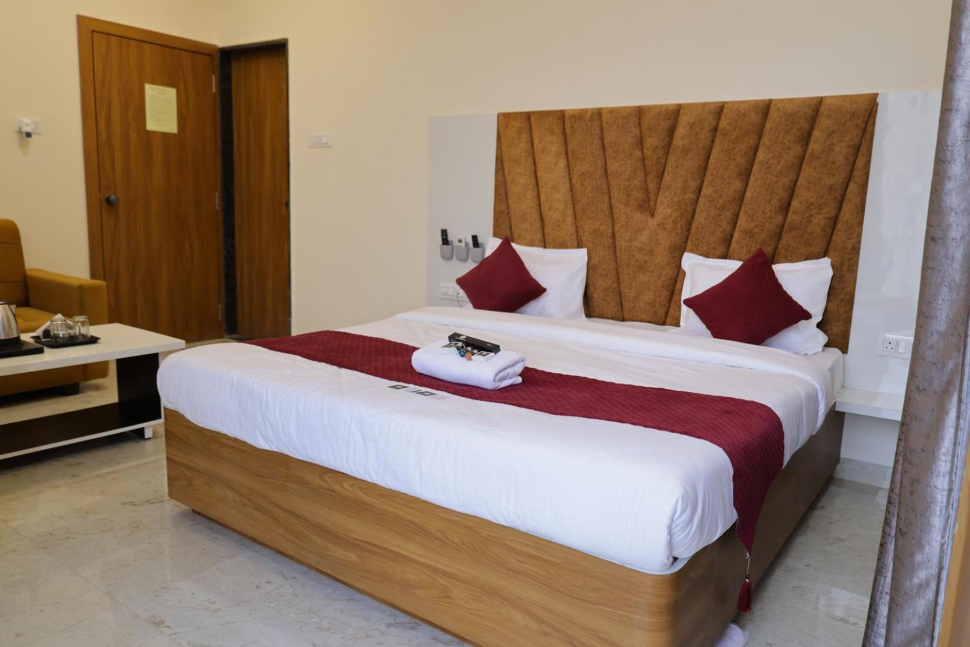 Hotel The Prime Land Hoshangabad Kültér fotó