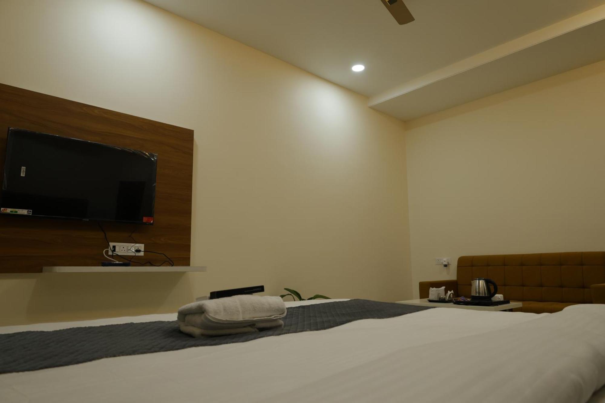 Hotel The Prime Land Hoshangabad Kültér fotó